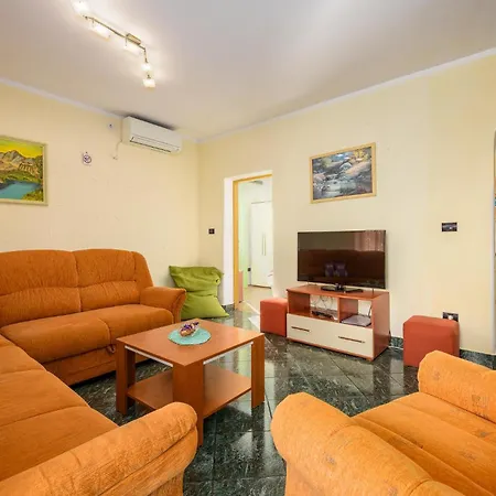 Appartement 3 Bedroom In Fažana