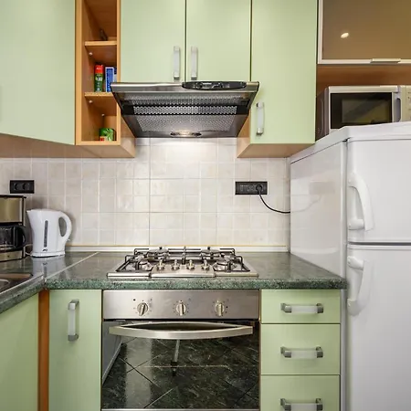 3 Bedroom In Appartement Fažana